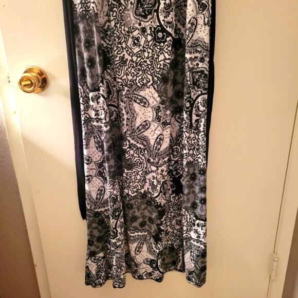 Black and White Dress - Picture 4 of 13